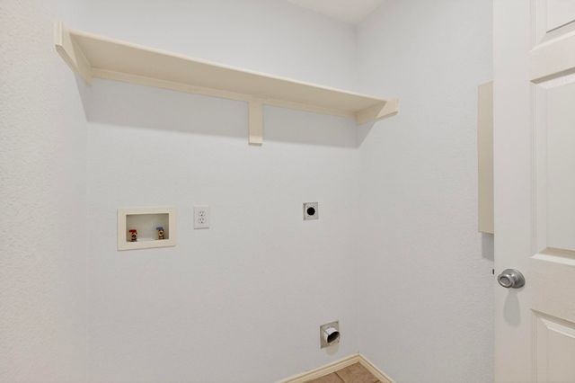 432 Creekwood Court, Forney, TX 75126