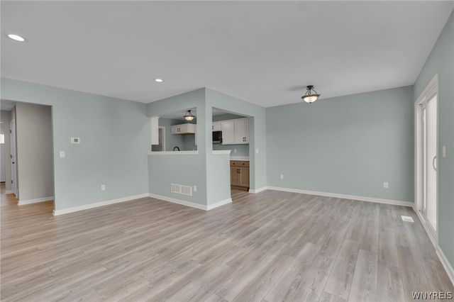 902 Carriage Lane, West Seneca, NY 14224
