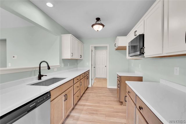 902 Carriage Lane, West Seneca, NY 14224