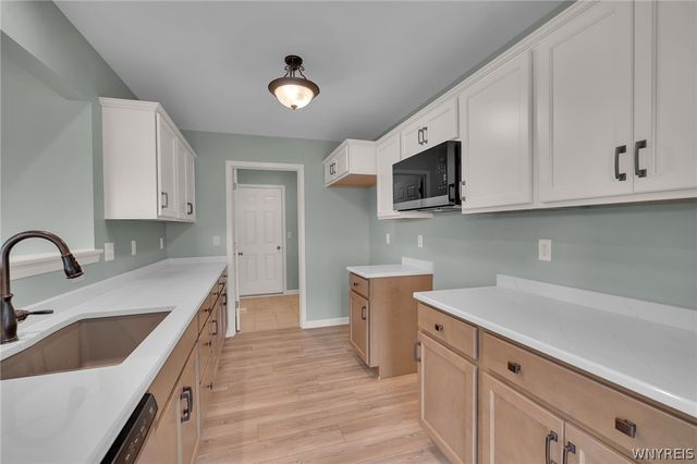 902 Carriage Lane, West Seneca, NY 14224