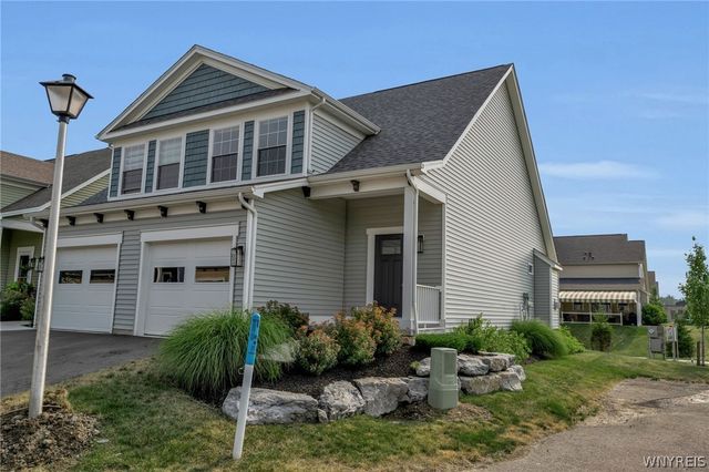 902 Carriage Lane, West Seneca, NY 14224