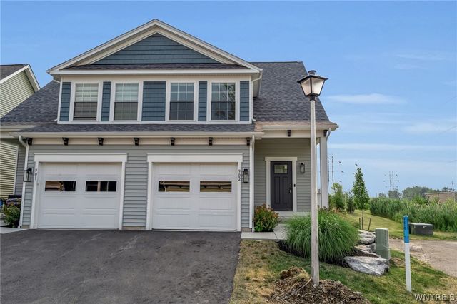 902 Carriage Lane, West Seneca, NY 14224