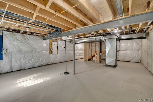 902 Carriage Lane, West Seneca, NY 14224