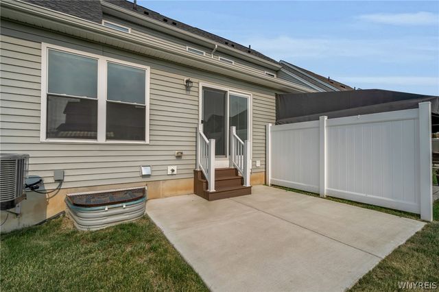 902 Carriage Lane, West Seneca, NY 14224