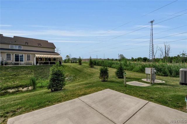 902 Carriage Lane, West Seneca, NY 14224