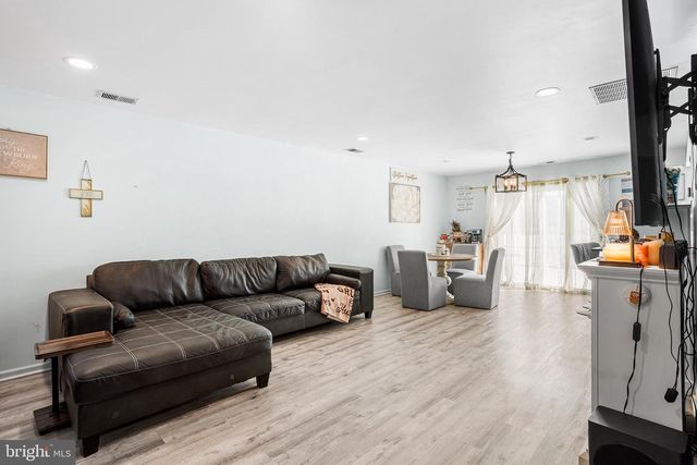 26 ANDREA DR, Columbus, NJ 08022