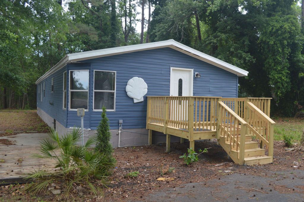 1922 N Twisted Oak Dr., Little River, SC 29566