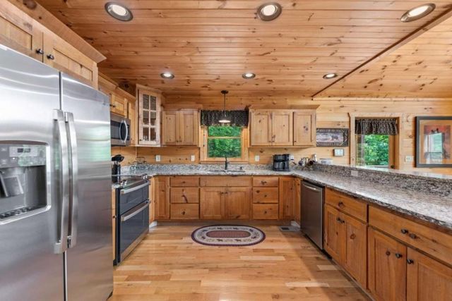 58 Overlook Way, Blue Ridge, GA 30513
