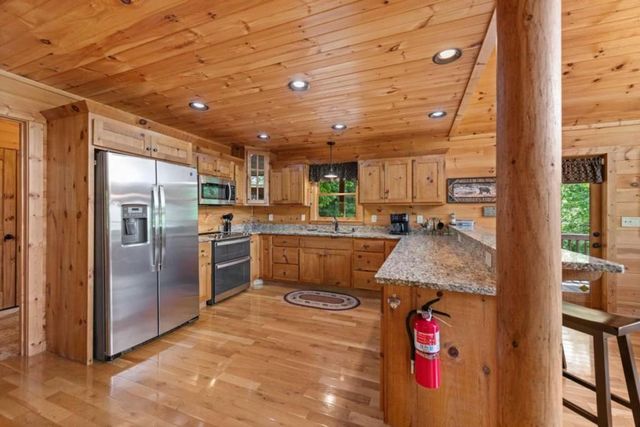 58 Overlook Way, Blue Ridge, GA 30513