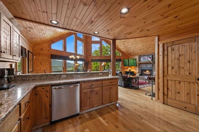 58 Overlook Way, Blue Ridge, GA 30513