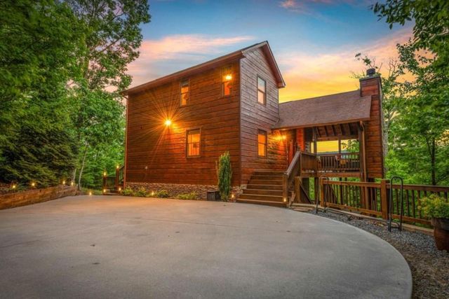 58 Overlook Way, Blue Ridge, GA 30513