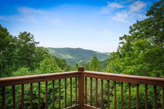 58 Overlook Way, Blue Ridge, GA 30513
