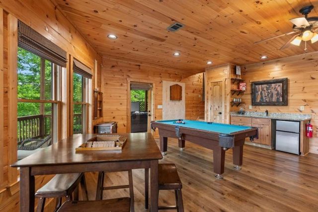 58 Overlook Way, Blue Ridge, GA 30513