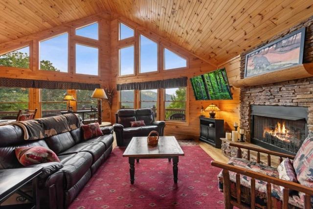 58 Overlook Way, Blue Ridge, GA 30513