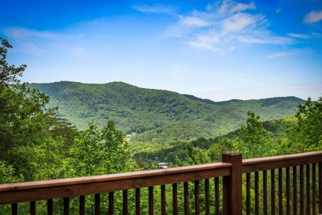 58 Overlook Way, Blue Ridge, GA 30513