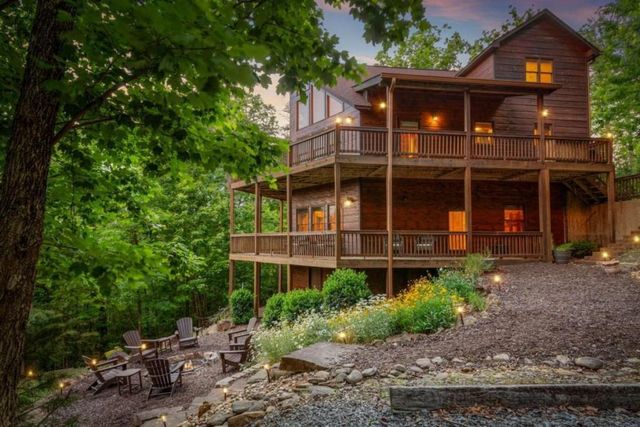 58 Overlook Way, Blue Ridge, GA 30513