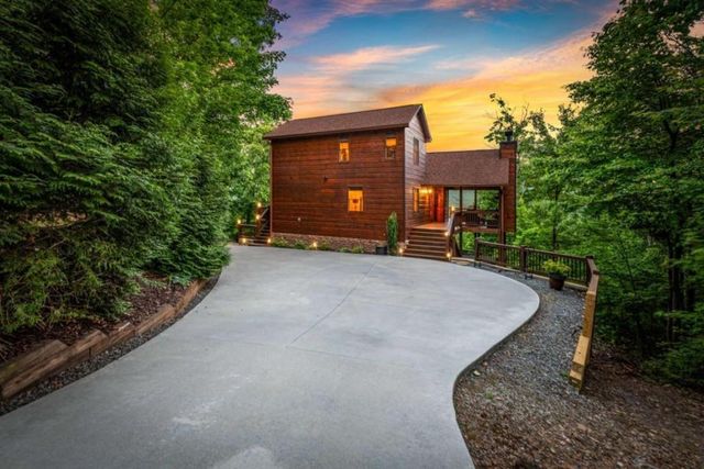 58 Overlook Way, Blue Ridge, GA 30513