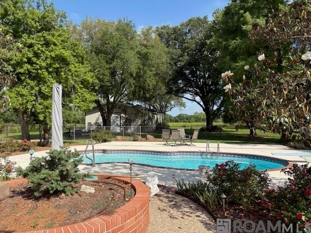 62480 Belleview Rd, Plaquemine, LA 70764