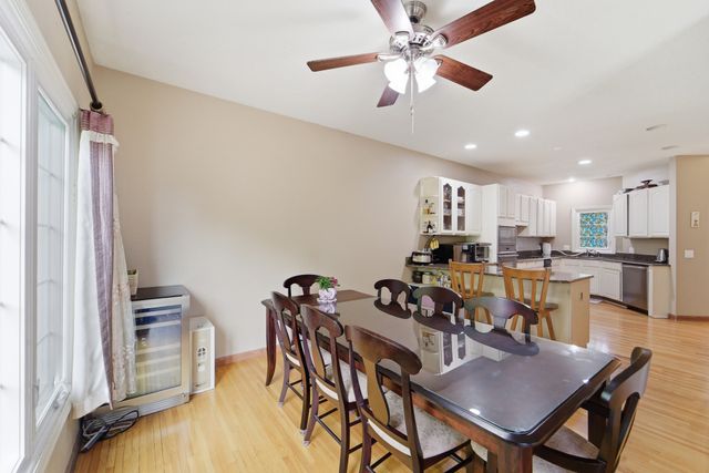 13556 VILLAGE Court, Clive, IA 50325