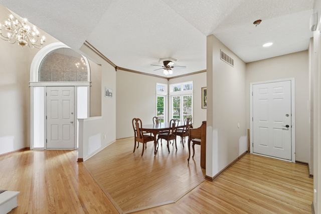 13556 VILLAGE Court, Clive, IA 50325