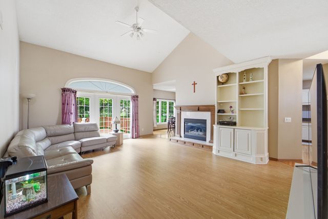 13556 VILLAGE Court, Clive, IA 50325