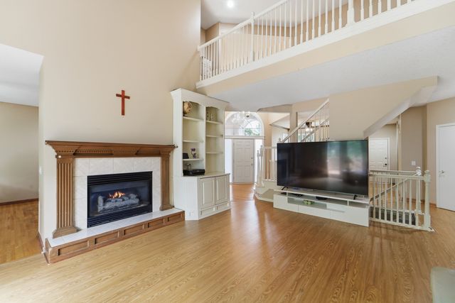 13556 VILLAGE Court, Clive, IA 50325