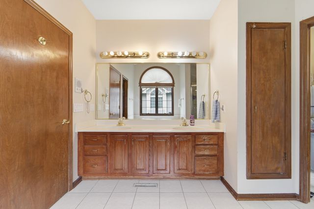 13556 VILLAGE Court, Clive, IA 50325