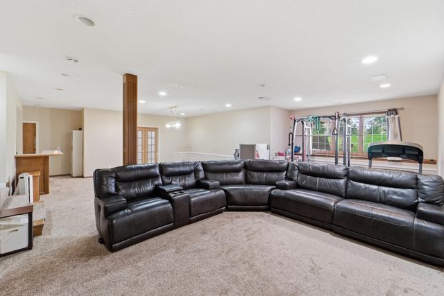 13556 VILLAGE Court, Clive, IA 50325