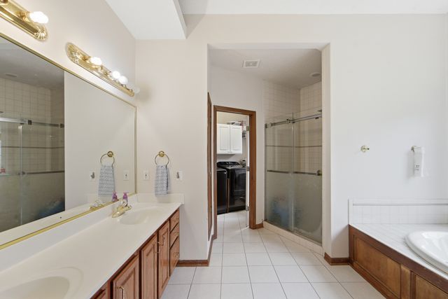13556 VILLAGE Court, Clive, IA 50325