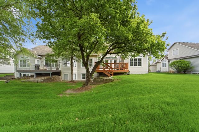 13556 VILLAGE Court, Clive, IA 50325