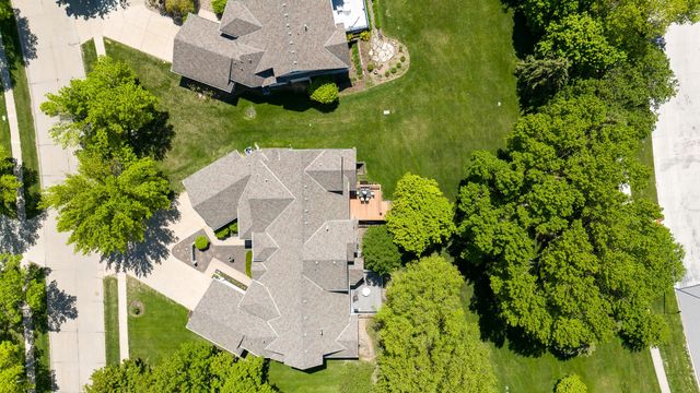 13556 VILLAGE Court, Clive, IA 50325