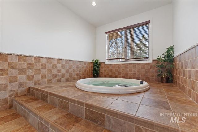 4609 N Mountain View Drive, Boise, ID 83704