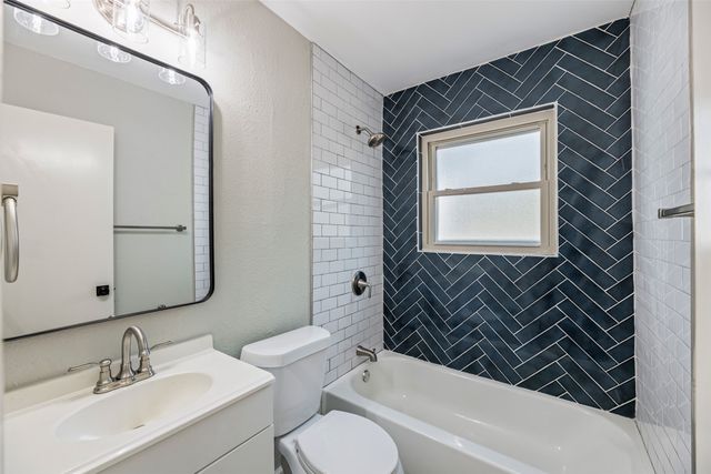 6416 Ava Court Drive, Fort Worth, TX 76112
