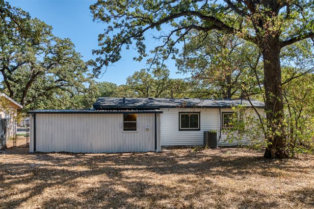 6416 Ava Court Drive, Fort Worth, TX 76112