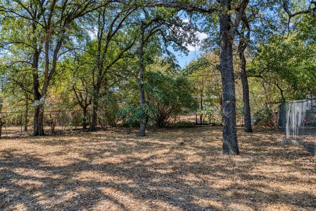 6416 Ava Court Drive, Fort Worth, TX 76112
