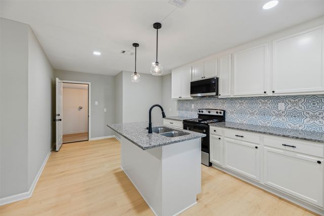 6416 Ava Court Drive, Fort Worth, TX 76112