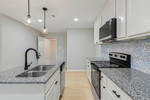 6416 Ava Court Drive, Fort Worth, TX 76112