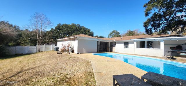 2100 Lafitte Street, Ocean Springs, MS 39564