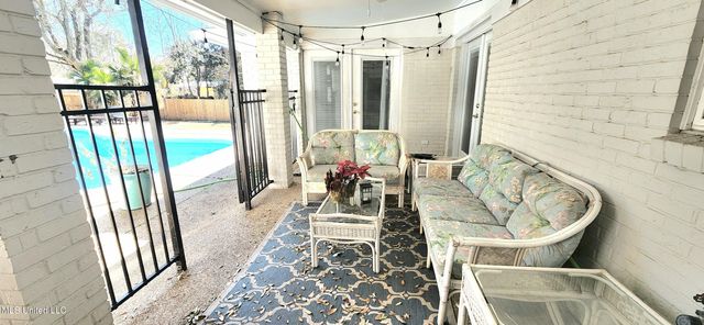 2100 Lafitte Street, Ocean Springs, MS 39564