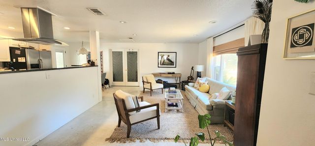 2100 Lafitte Street, Ocean Springs, MS 39564