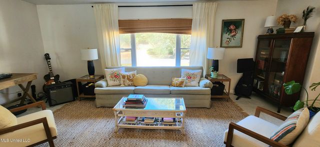 2100 Lafitte Street, Ocean Springs, MS 39564