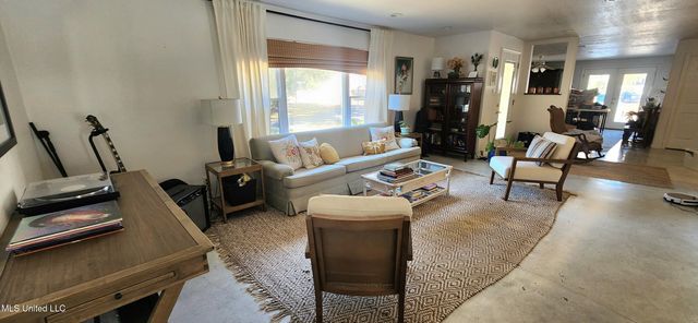 2100 Lafitte Street, Ocean Springs, MS 39564