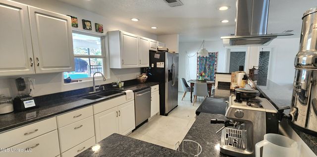 2100 Lafitte Street, Ocean Springs, MS 39564