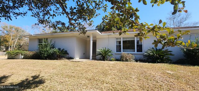 2100 Lafitte Street, Ocean Springs, MS 39564