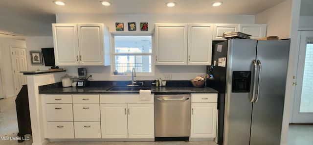 2100 Lafitte Street, Ocean Springs, MS 39564