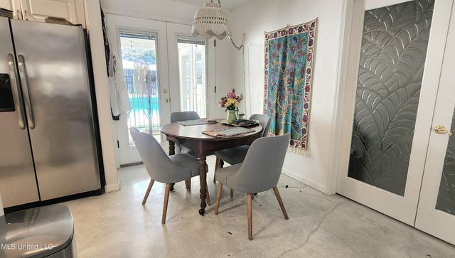 2100 Lafitte Street, Ocean Springs, MS 39564