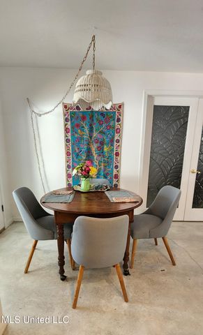 2100 Lafitte Street, Ocean Springs, MS 39564