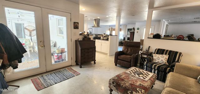 2100 Lafitte Street, Ocean Springs, MS 39564