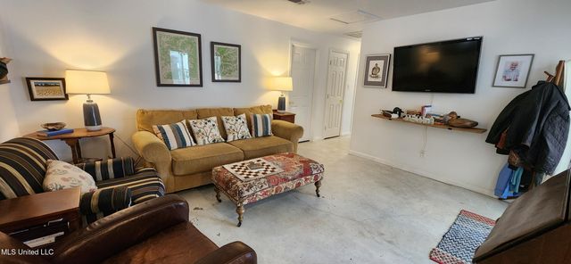 2100 Lafitte Street, Ocean Springs, MS 39564