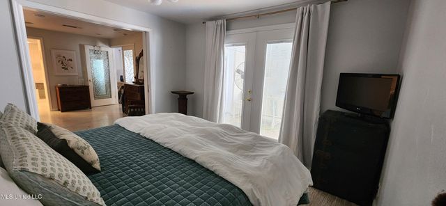 2100 Lafitte Street, Ocean Springs, MS 39564